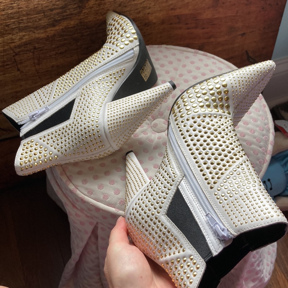 Jeffrey Campbell white and gold STUDD Booties Boots Size 7 New - Picture 7 of 9